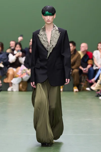 Look 18